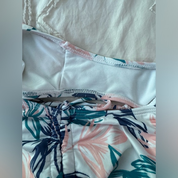 EUC Hurley low back one piece swimsuit Medium - Picture 11 of 11